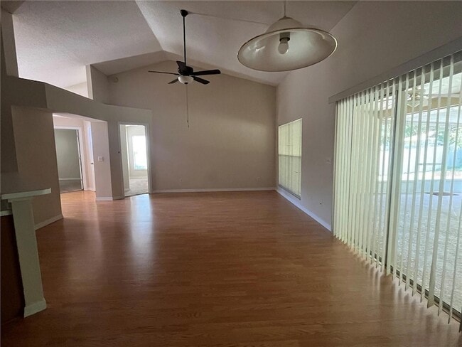 127 Madrona Dr in Eustis, FL - Building Photo - Building Photo
