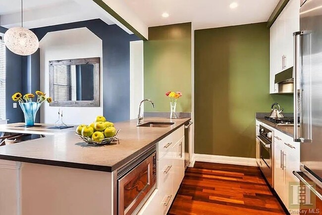 1 Hanson Pl in Brooklyn, NY - Building Photo - Building Photo