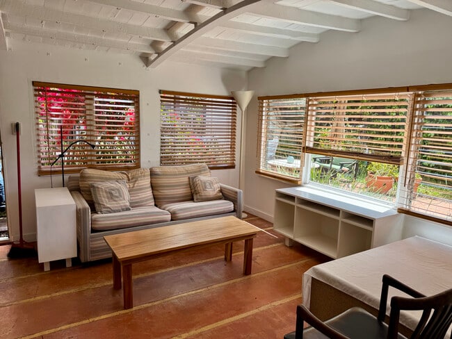 3633 Mountain View Ave, Unit A in Los Angeles, CA - Foto de edificio - Building Photo
