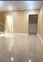 9044 SW 39th St in Miramar, FL - Building Photo - Building Photo