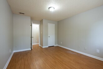 Kreekview Apartments in Vestavia Hills, AL - Foto de edificio - Interior Photo