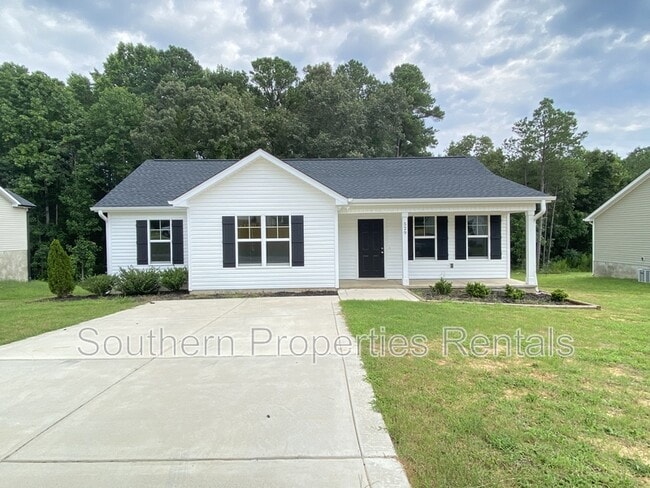 529 Hamlet Dr in Broadway, NC - Building Photo - Building Photo