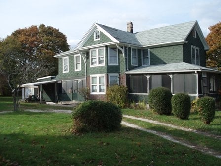 26 Rollstone Ave in West Sayville, NY - Foto de edificio