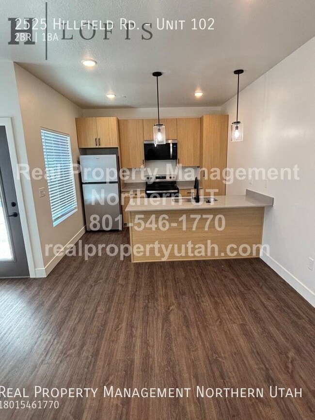 2525 N Hill Field Rd in Layton, UT - Foto de edificio - Building Photo