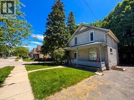 39 Krug St in Kitchener, ON - Building Photo