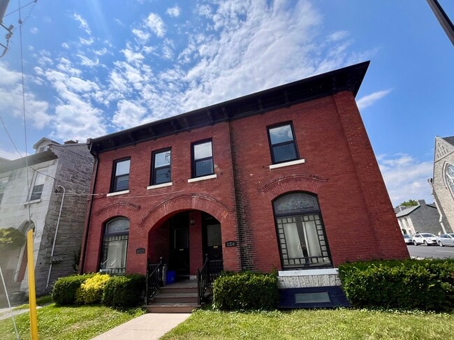 property at 124 Wellington St