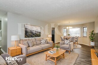 458 Pebble Way in Greenwood, IN - Building Photo - Building Photo