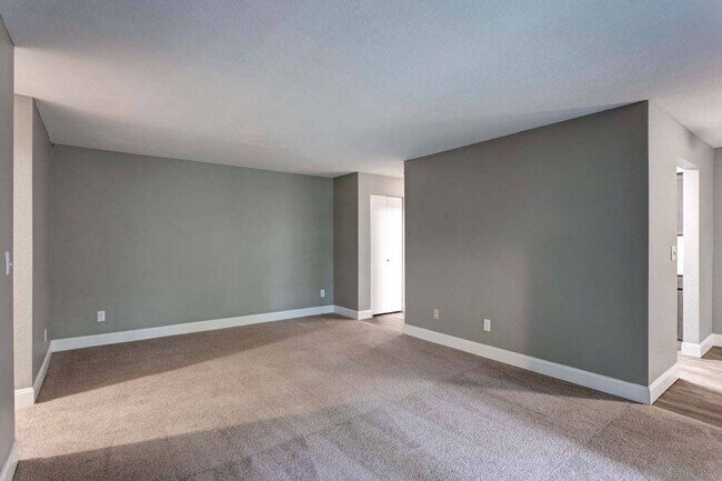 Glen Oaks East Apartments in Grand Rapids, MI - Foto de edificio - Building Photo