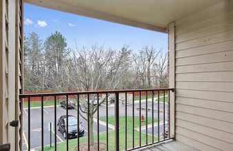 2028 N Rand Rd, Unit 201 in Palatine, IL - Foto de edificio - Building Photo