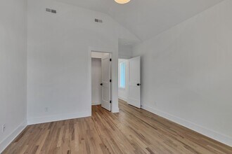 5917 Robertson Ave in Nashville, TN - Building Photo - Building Photo