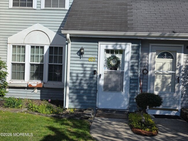 property at 421 Ibis Ct