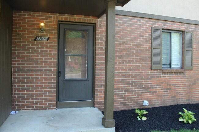 1800 Quarry Ridge Dr in Columbus, OH - Building Photo - Building Photo