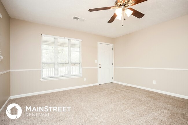 5120 Highpoint Rd in Union City, GA - Building Photo - Building Photo