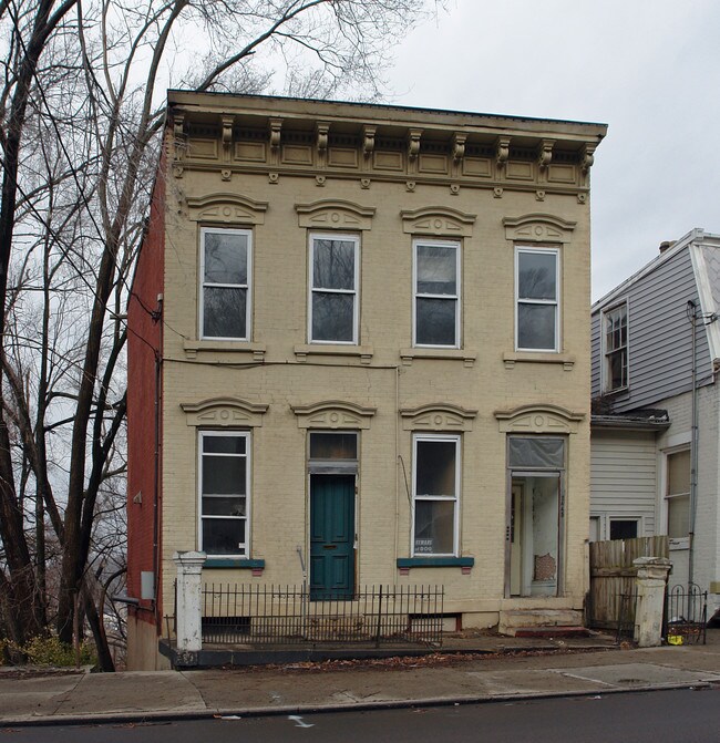 2445 W McMicken Ave in Cincinnati, OH - Building Photo - Building Photo