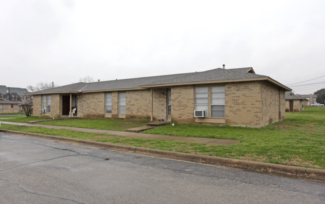 Chisholm Trail in Round Rock, TX - Building Photo - Building Photo