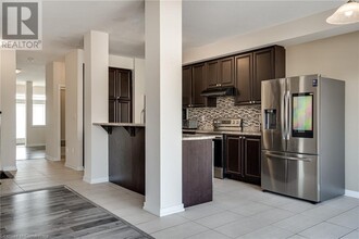 88 Scarletwood St in Hamilton, ON - Building Photo - Building Photo
