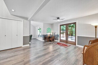 2119 242nd St SW in Bothell, WA - Foto de edificio - Building Photo