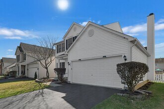 321 Amber Wood Way in Lewis Center, OH - Building Photo - Building Photo