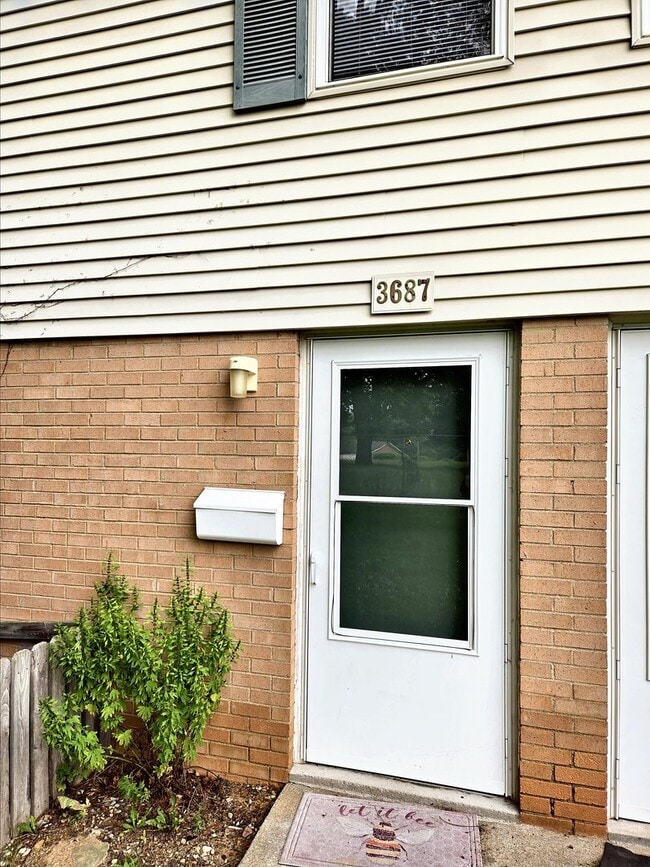 3687 Kenbrooke Ct in Kalamazoo, MI - Building Photo - Building Photo