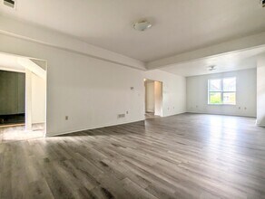 5552 Black St, Unit 2 in Pittsburgh, PA - Foto de edificio - Building Photo