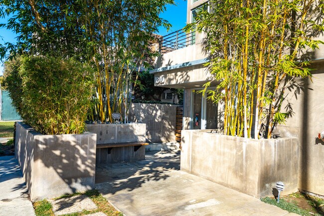 1840 Butler Ave in Los Angeles, CA - Foto de edificio - Building Photo