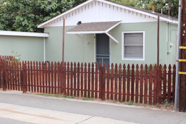 property at 1004 E Almond Ave