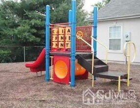 936 Waterford Dr in Edison, NJ - Building Photo - Building Photo