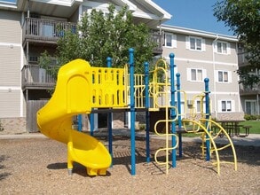 Oak Crossing in Grimes, IA - Foto de edificio - Building Photo