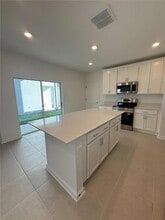 6080 Zen Wy in Oakland, FL - Foto de edificio - Building Photo