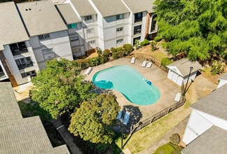 601 N Gay St, Unit E-301 in Auburn, AL - Building Photo - Building Photo