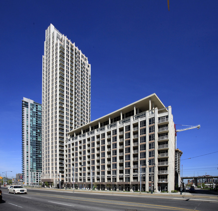 616-628 Fleet St in Toronto, ON - Building Photo