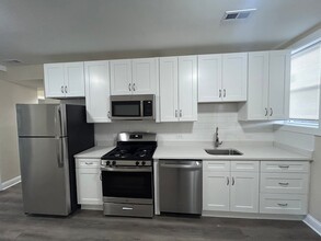 2807 N Kilbourn Ave, Unit 2N in Chicago, IL - Building Photo - Building Photo