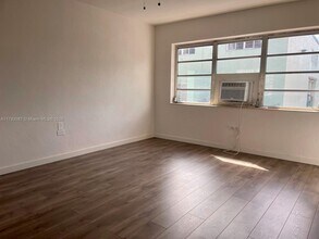 740 SW 7th St in Miami, FL - Building Photo - Building Photo