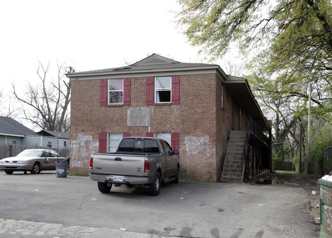 Richmond Place in Memphis, TN - Building Photo - Building Photo