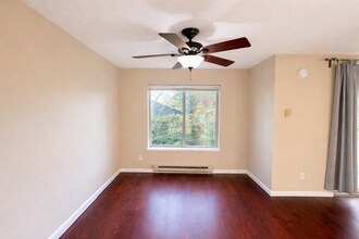 86 Kingsgate Rd, Unit c202 in Lake Oswego, OR - Foto de edificio - Building Photo