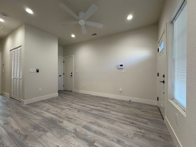 616 1/2 Mormon St in Folsom, CA - Foto de edificio - Building Photo