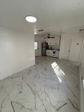 1290 Highlands Dr, Unit 3 in Naples, FL - Building Photo - Building Photo