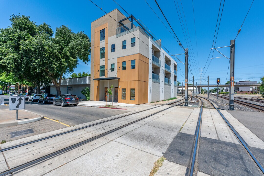 1915 S St in Sacramento, CA - Building Photo