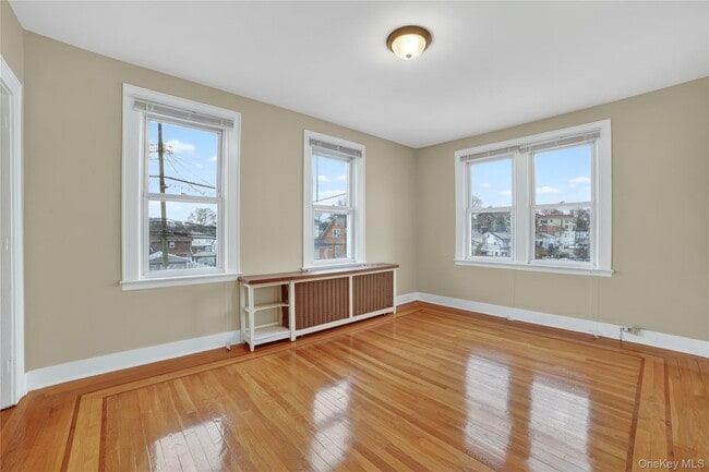 47 Rossiter Ave in Yonkers, NY - Building Photo - Building Photo