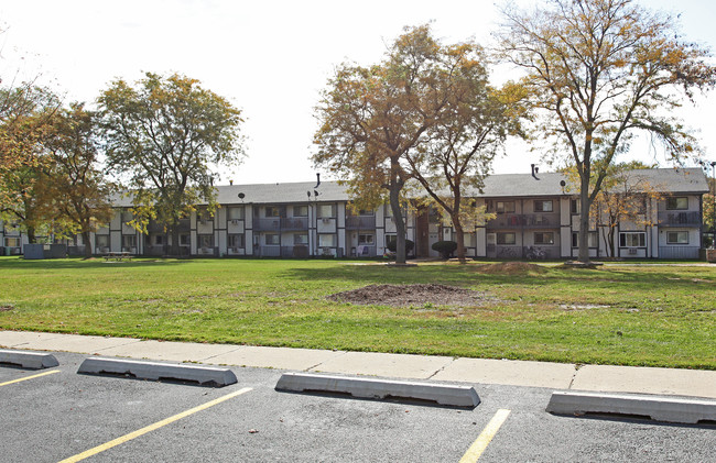 LeClaire Station Apartments in Oak Forest, IL - Building Photo - Building Photo