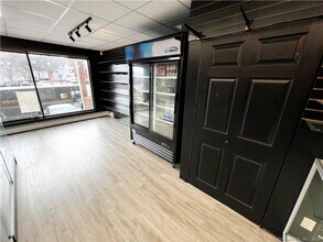 58 Washington St-Unit -Store front in Middletown, CT - Building Photo - Building Photo