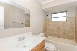 8640 NW 25th St in Sunrise, FL - Building Photo - Building Photo