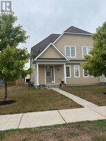 7 Village Gate Dr in Wasaga Beach, ON - Building Photo