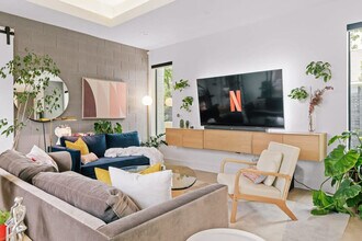 2106 Maple Ave in Austin, TX - Building Photo - Building Photo