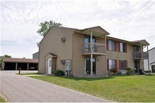 348 Stratford Way in Holland, MI - Building Photo