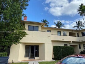 32 Camden Dr in Bal Harbour, FL - Building Photo