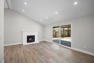 22570 Los Tigres Dr in Santa Clarita, CA - Building Photo - Building Photo