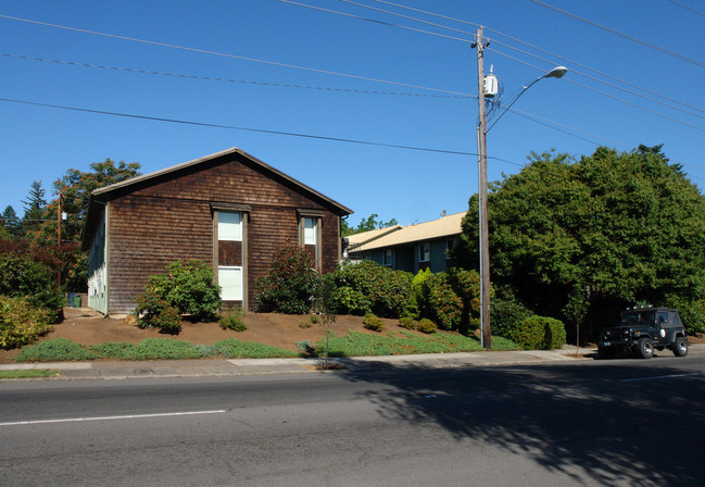 1535-1575 Commercial St SE in Salem, OR - Building Photo - Building Photo