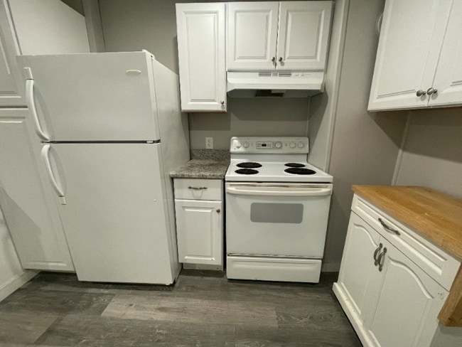 37 Lake St in Webster, MA - Foto de edificio - Building Photo