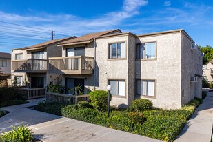Lincoln Villas Apartment Homes in Anaheim, CA - Building Photo